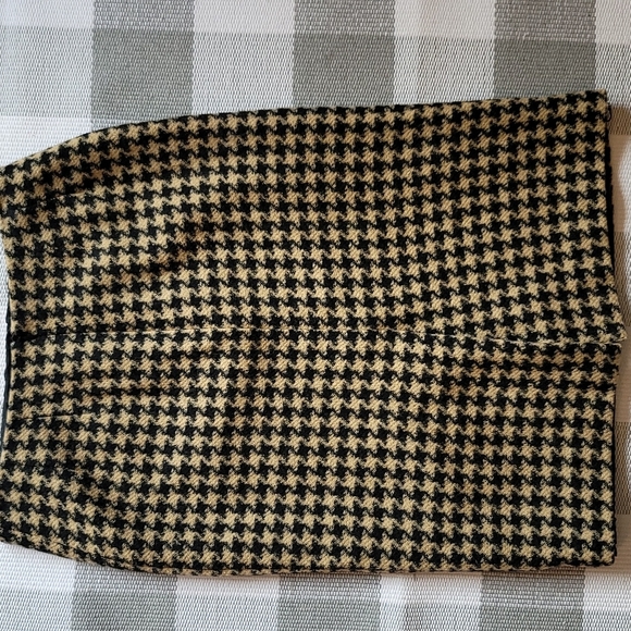 Vintage Talbots 100% Wool Houndstooth Beige and Black Pencil Skirt Size 8 - Picture 2 of 5